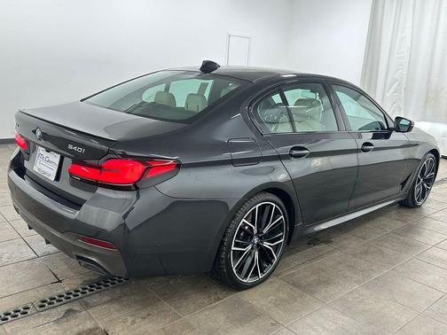 Dark Graphite Metallic 2023 BMW 540 i xDrive