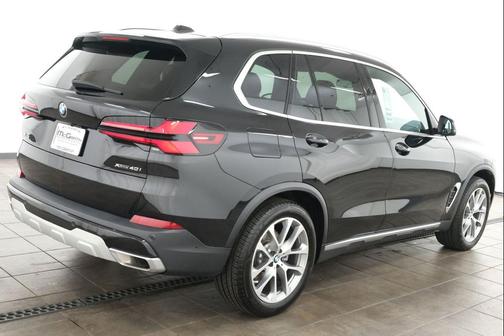 Black Sapphire Metallic 2024 BMW X5 xDrive40i