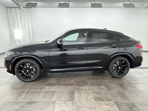 2025 BMW X4 xDrive30i