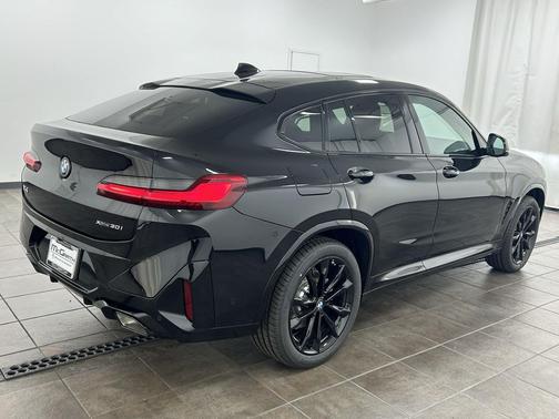 2025 BMW X4 xDrive30i