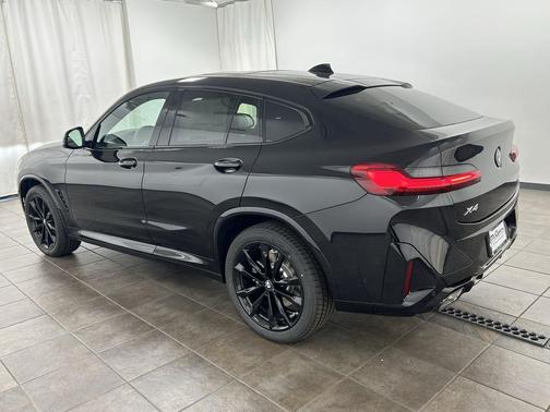 2025 BMW X4 xDrive30i