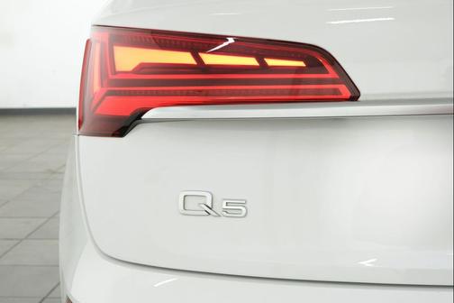 Ibis White 2022 Audi Q5 45 S line Premium Plus