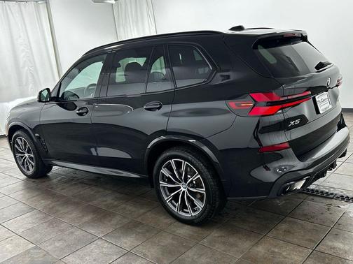Black Sapphire Metallic 2026 BMW X5 xDrive40i