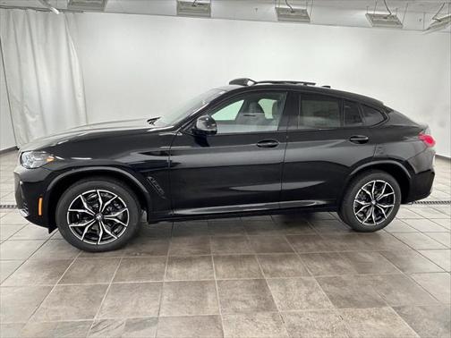 2025 BMW X4 xDrive30i