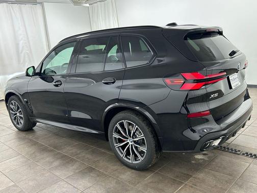 Black Sapphire Metallic 2026 BMW X5 xDrive40i