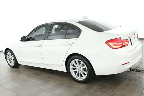 Alpine White 2018 BMW 320 i