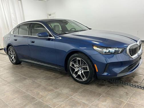 Phytonic Blue Metallic 2026 BMW i5 xDrive40