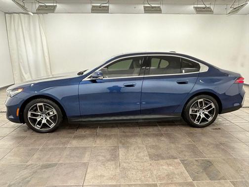 Phytonic Blue Metallic 2026 BMW i5 xDrive40