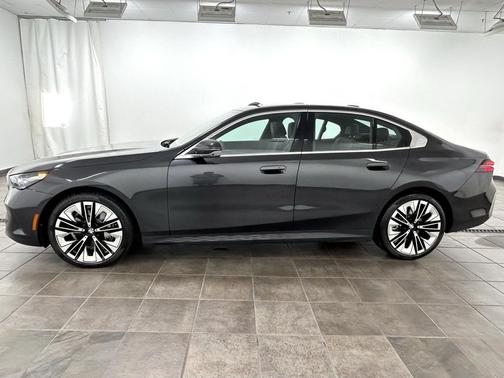 2025 BMW 540 i xDrive