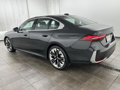 2025 BMW 540 i xDrive