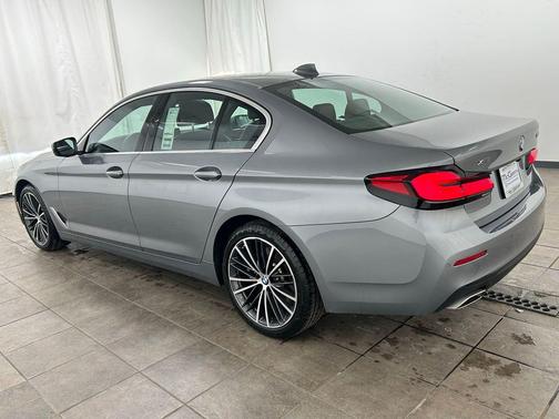 Skyscraper Gray Metallic 2023 BMW 540 i xDrive