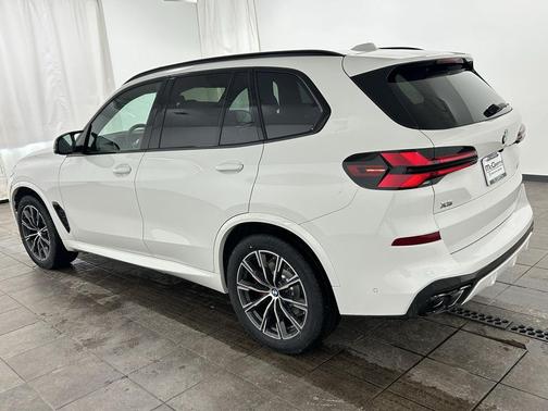 2026 BMW X5 M60i