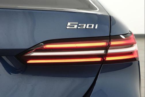 Phytonic Blue Metallic 2027 BMW 530 xDrive