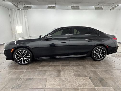 2023 BMW 740 i