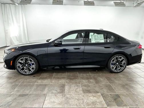 Carbon Black Metallic 2026 BMW 550e xDrive