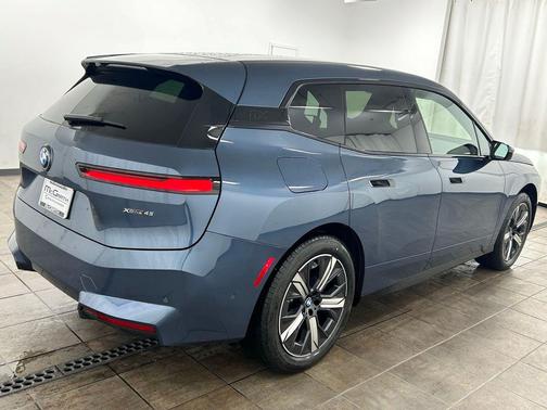 Arctic Race Blue Metallic 2026 BMW iX xDrive45