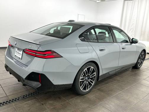 Brooklyn Grey Metallic 2026 BMW 530 xDrive