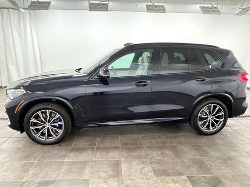 Carbon Black Metallic 2023 BMW X5 M50i