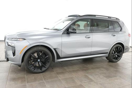 Skyscraper Grey Metallic 2026 BMW X7 M60i