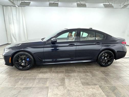 Carbon Black Metallic 2023 BMW 540 i xDrive