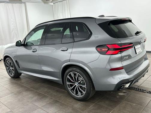 Skyscraper Grey Metallic 2026 BMW X5 PHEV xDrive50e