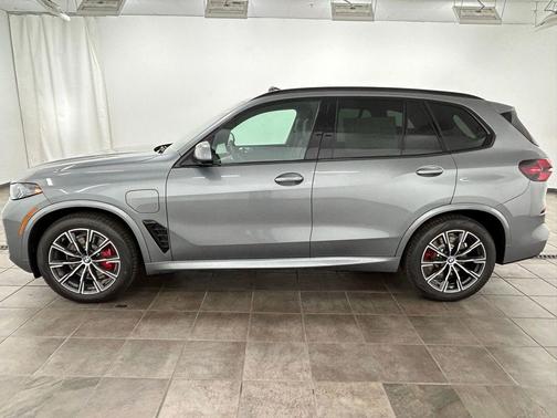 Skyscraper Grey Metallic 2026 BMW X5 PHEV xDrive50e