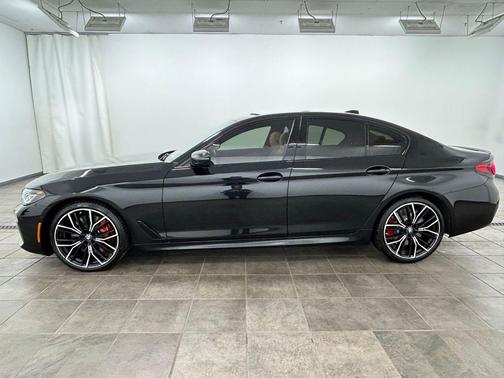 Black Sapphire Metallic 2023 BMW 540 i xDrive