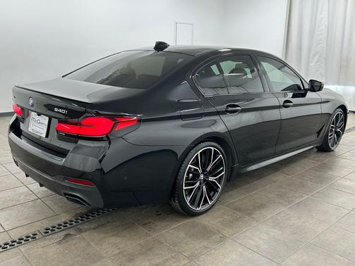 Black Sapphire Metallic 2023 BMW 540 i xDrive