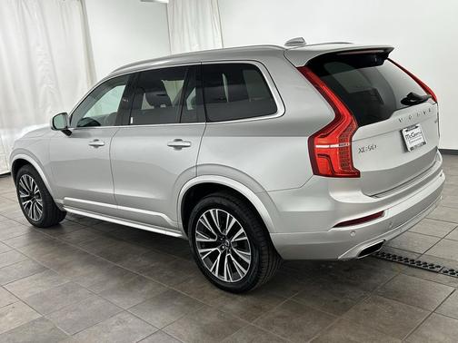 2021 Volvo XC90 T5 Momentum