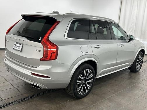 2021 Volvo XC90 T5 Momentum