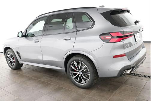Skyscraper Grey Metallic 2026 BMW X5 xDrive40i