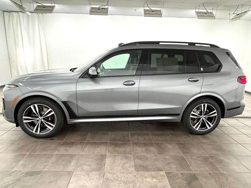 Skyscraper Grey Metallic 2026 BMW X7 xDrive40i