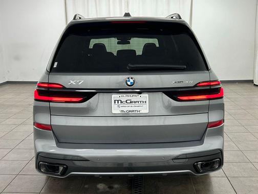 Skyscraper Grey Metallic 2026 BMW X7 xDrive40i