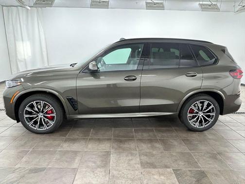 Manhattan Green Metallic 2026 BMW X5 xDrive40i