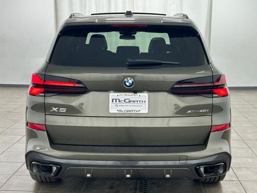 Manhattan Green Metallic 2026 BMW X5 xDrive40i