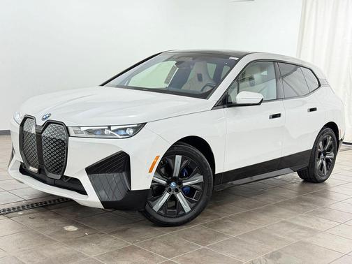 Mineral White Metallic 2024 BMW iX xDrive50