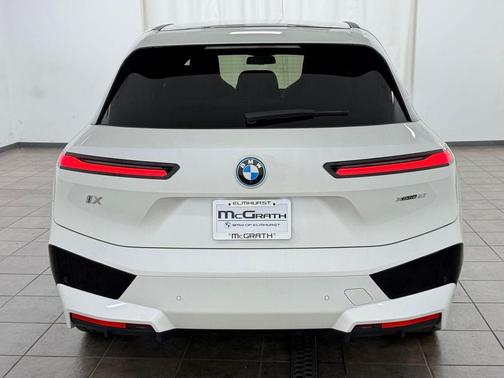 Mineral White Metallic 2024 BMW iX xDrive50
