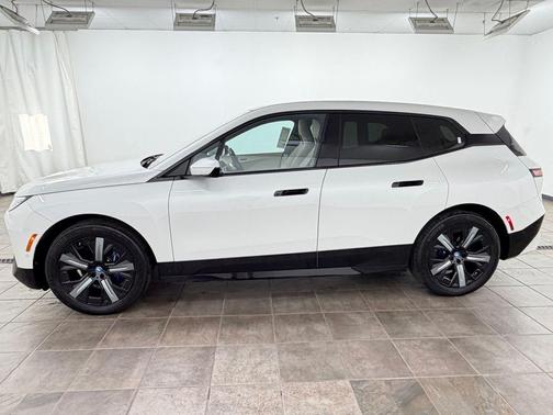 Mineral White Metallic 2024 BMW iX xDrive50