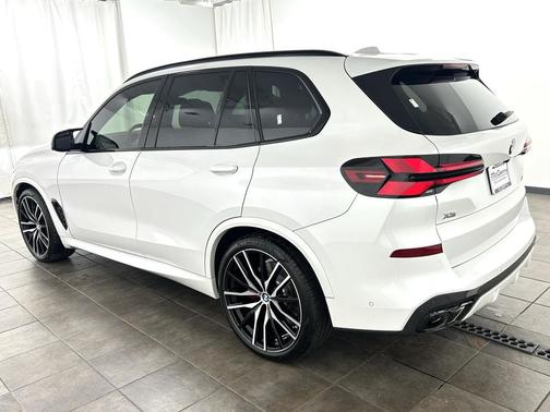 2025 BMW X5 M60i