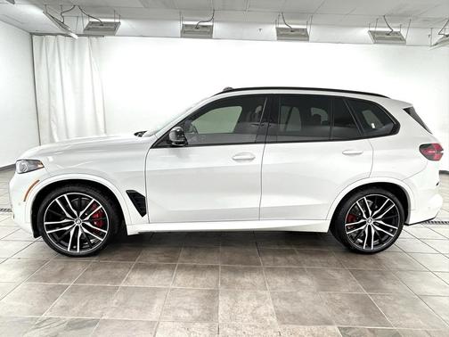 2025 BMW X5 M60i