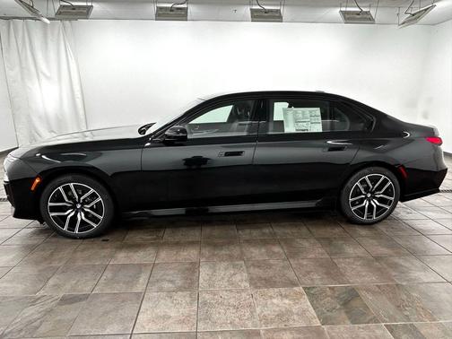 Black Sapphire Metallic 2026 BMW i7 xDrive60