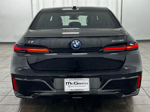 Black Sapphire Metallic 2026 BMW i7 xDrive60