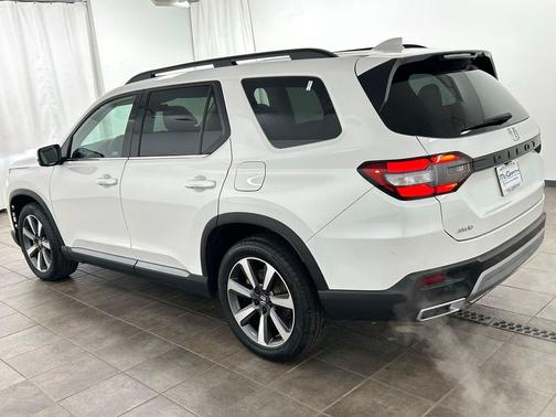 Platinum White Pearl 2023 Honda Pilot AWD Elite