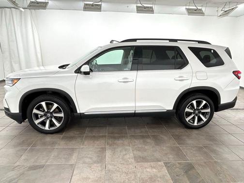 Platinum White Pearl 2023 Honda Pilot AWD Elite