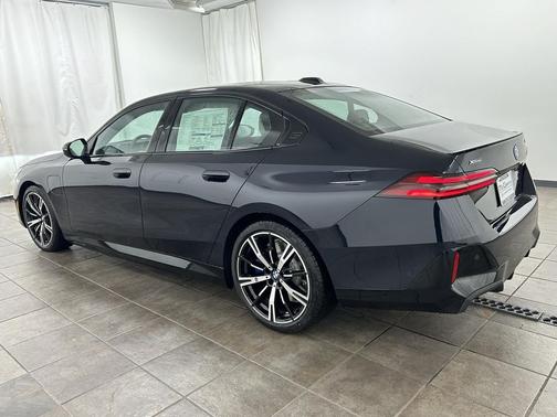 2026 BMW 550e 550e xDrive