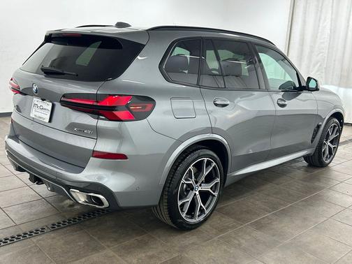 Skyscraper Grey Metallic 2026 BMW X5 xDrive40i