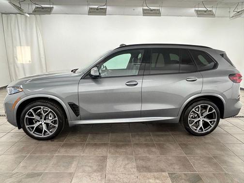 Skyscraper Grey Metallic 2026 BMW X5 xDrive40i