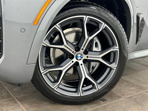 Skyscraper Grey Metallic 2026 BMW X5 xDrive40i