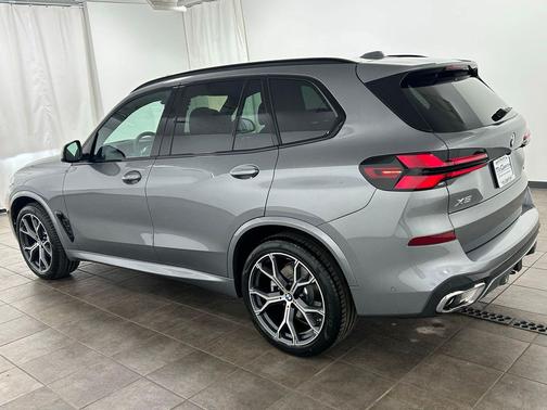 Skyscraper Grey Metallic 2026 BMW X5 xDrive40i