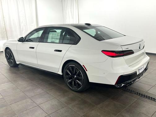 Alpine White 2025 BMW 760 xDrive